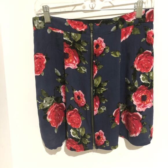 Urban Outfitters Floral Roses A-Line Skater Short Skirt Women Large Gray Red - Picture 3 of 8